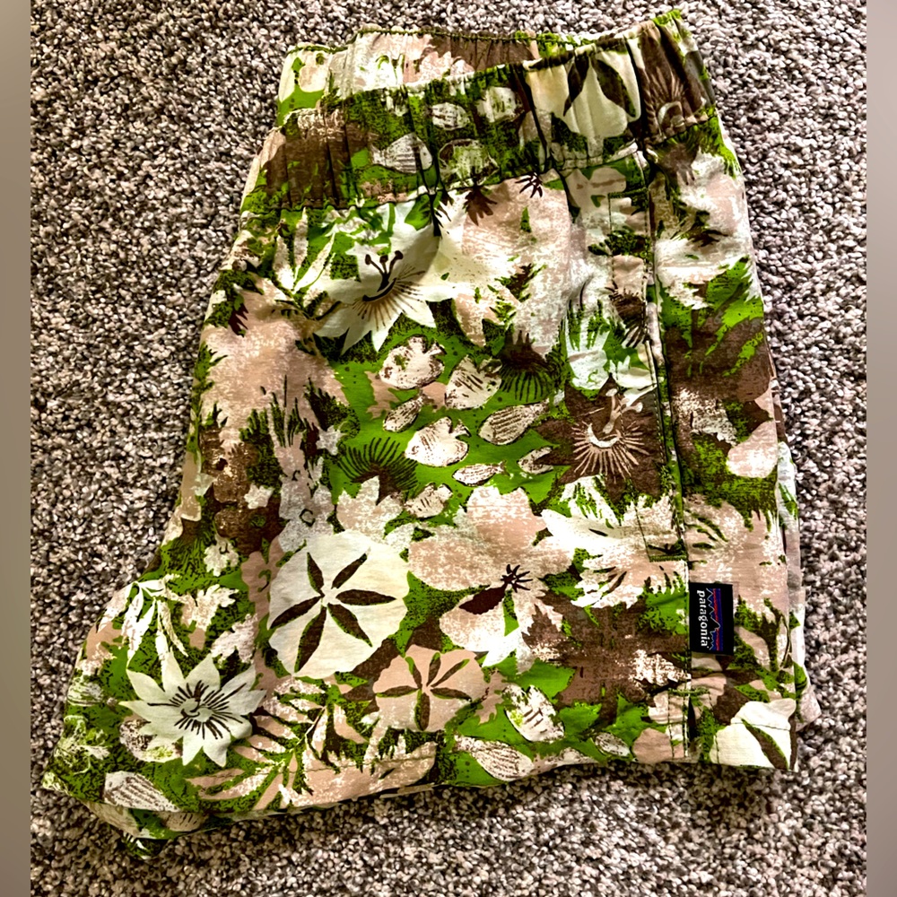 Patagonia Women’s Barely Baggies Short 2 1/2”